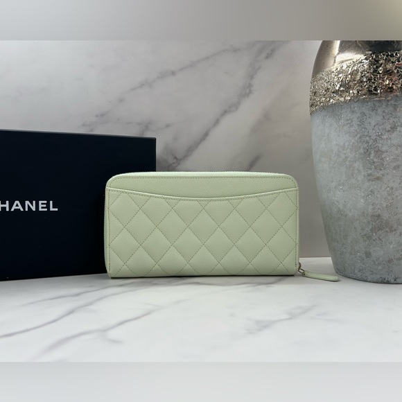 🔥RARE!! CHANEL•Caviar Quilted Zip Around Long Wallet - Picture 4 of 9